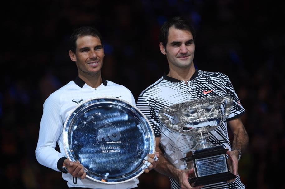 Domenica 29 gennaio, a Melbourne, Roger Federer si aggiudica la 35ª sfida con Rafa Nadal, conquista il 18° Slam cinque anni dopo l&#39;ultimo trionfo a Wimbledon. La sfida, durata 3h37&#39;, si chiude così 6-4 3-6 6-1 3-6 6-3. 
